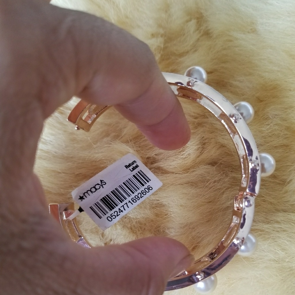 ROSE GOLD TONE PEARL BRACELET OPEN CLOSE HINGED - Picture 2 of 2